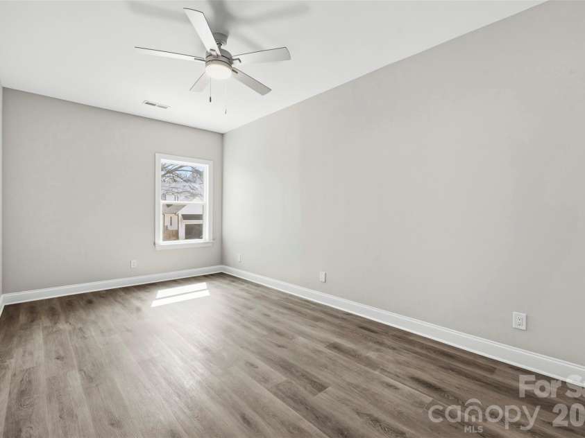 105 Smallwood Place, Charlotte, NC 28216.  MLS# CAR4341143, YatesRealty ID 23188. 