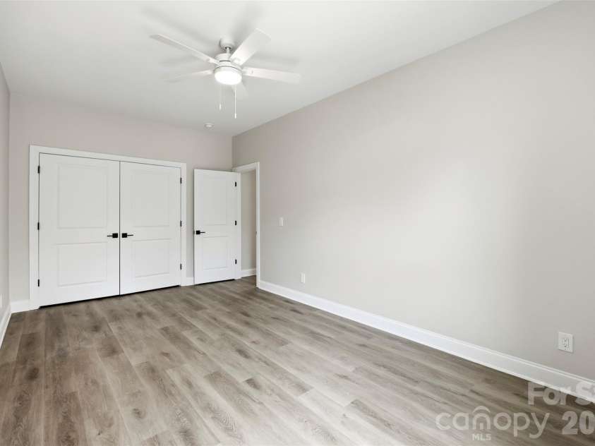 105 Smallwood Place, Charlotte, NC 28216.  MLS# CAR4341143, YatesRealty ID 23188. 
