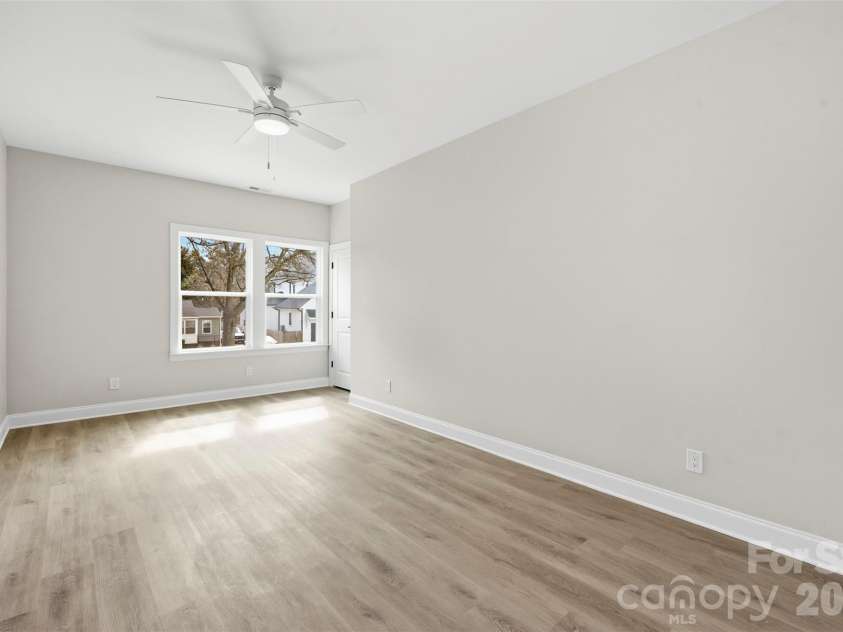 105 Smallwood Place, Charlotte, NC 28216.  MLS# CAR4341143, YatesRealty ID 23188. 