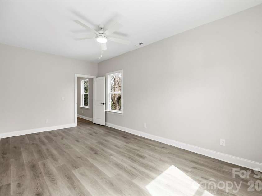 105 Smallwood Place, Charlotte, NC 28216.  MLS# CAR4341143, YatesRealty ID 23188. 