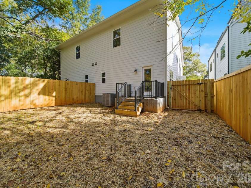 105 Smallwood Place, Charlotte, NC 28216.  MLS# CAR4341143, YatesRealty ID 23188. 