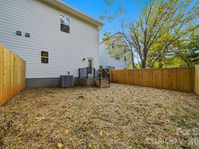 105 Smallwood Place, Charlotte, NC 28216.  MLS# CAR4341143, YatesRealty ID 23188. 