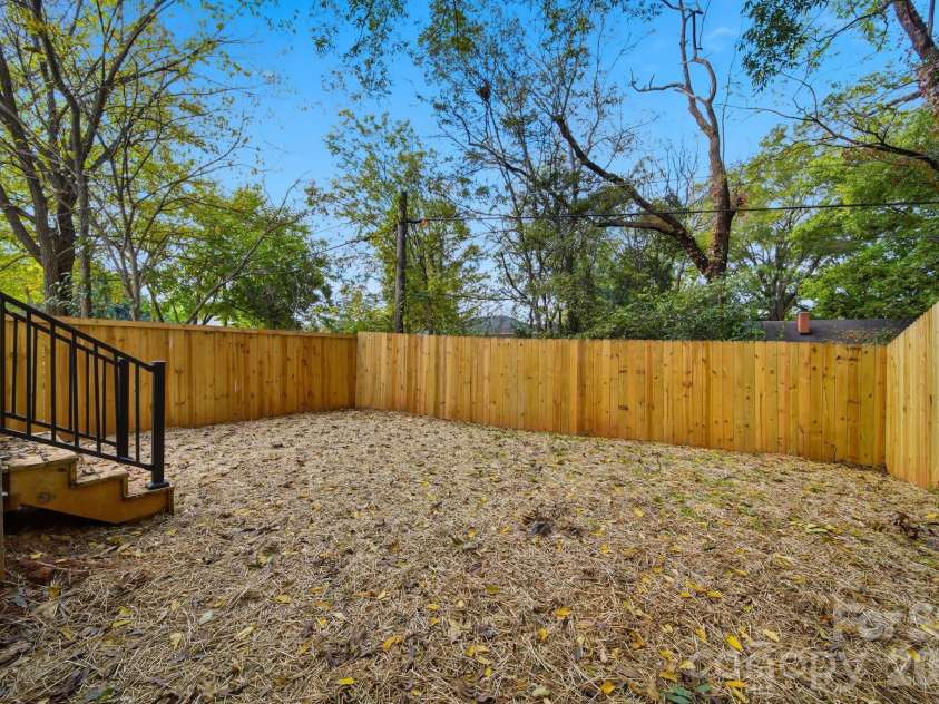 105 Smallwood Place, Charlotte, NC 28216.  MLS# CAR4341143, YatesRealty ID 23188. 