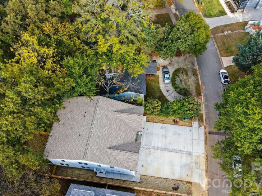 105 Smallwood Place, Charlotte, NC 28216.  MLS# CAR4341143, YatesRealty ID 23188. 
