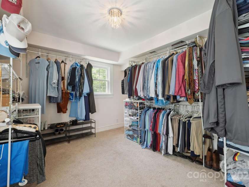 81 21st Avenue, Hickory, NC 28601.  MLS# CAR4266228, YatesRealty ID 23188. 