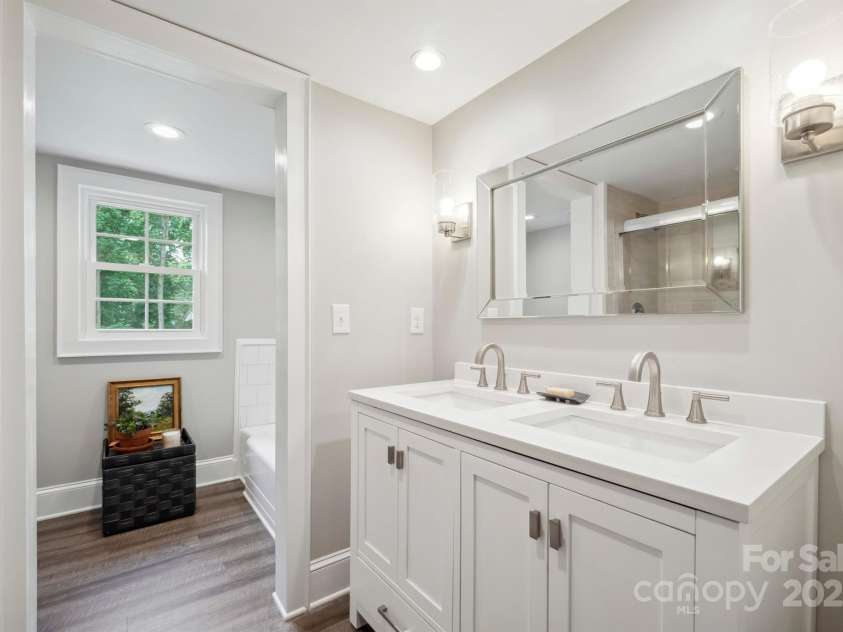 81 21st Avenue, Hickory, NC 28601.  MLS# CAR4266228, YatesRealty ID 23188. 