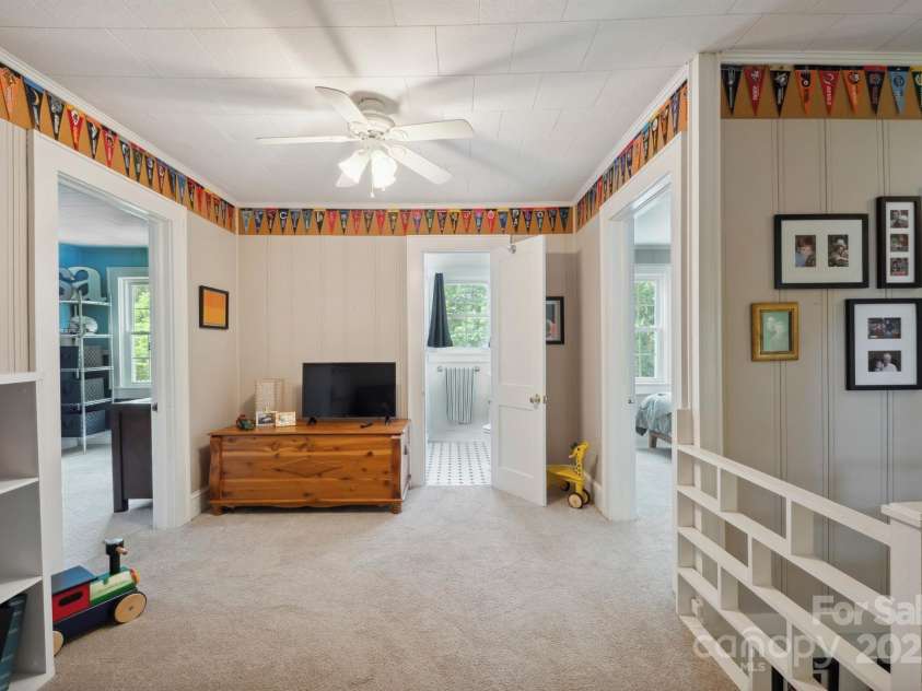 81 21st Avenue, Hickory, NC 28601.  MLS# CAR4266228, YatesRealty ID 23188. 