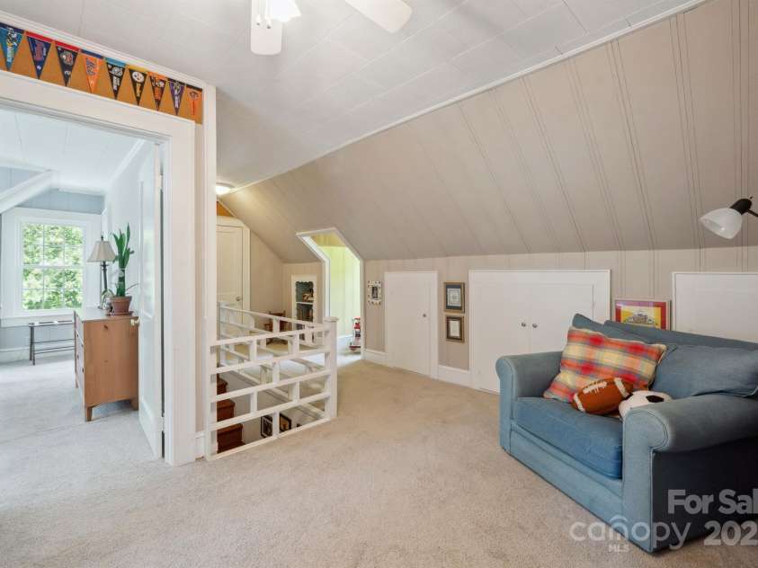 81 21st Avenue, Hickory, NC 28601.  MLS# CAR4266228, YatesRealty ID 23188. 