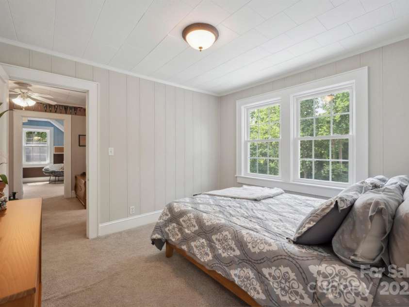 81 21st Avenue, Hickory, NC 28601.  MLS# CAR4266228, YatesRealty ID 23188. 