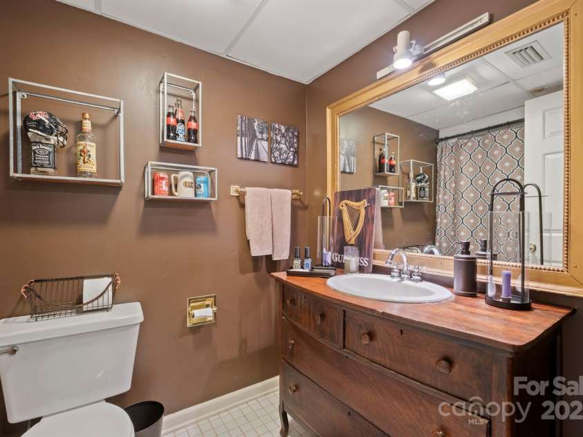 81 21st Avenue, Hickory, NC 28601.  MLS# CAR4266228, YatesRealty ID 23188. 