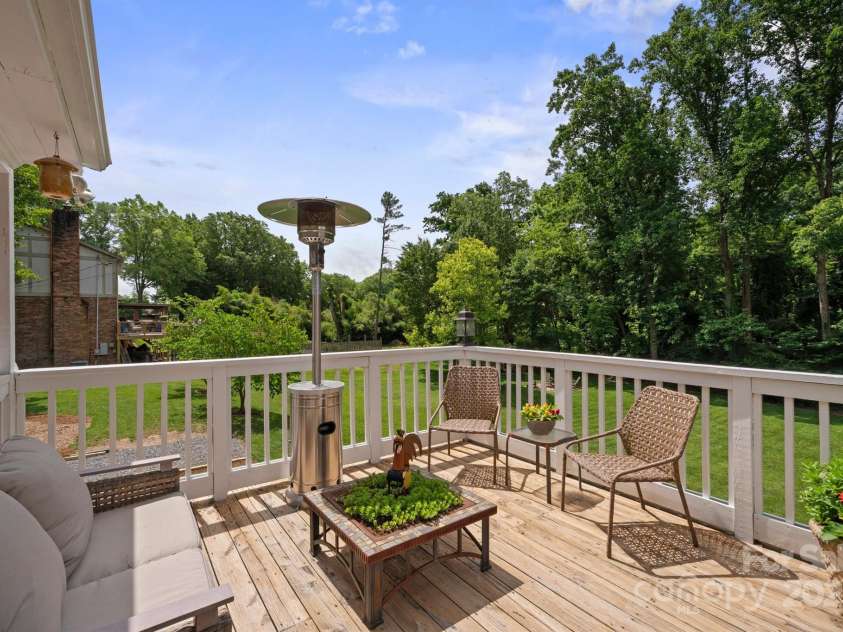 81 21st Avenue, Hickory, NC 28601.  MLS# CAR4266228, YatesRealty ID 23188. 