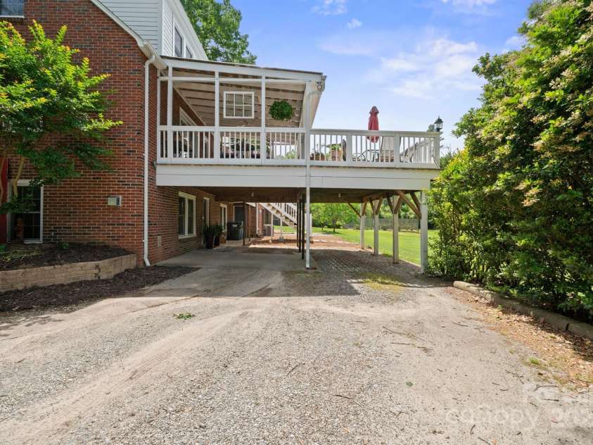 81 21st Avenue, Hickory, NC 28601.  MLS# CAR4266228, YatesRealty ID 23188. 