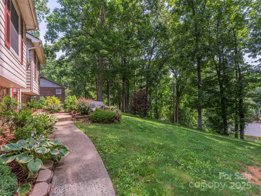623 Nellie John Drive, Clyde, NC 28721.  MLS# CAR4271648, YatesRealty ID 23189. 