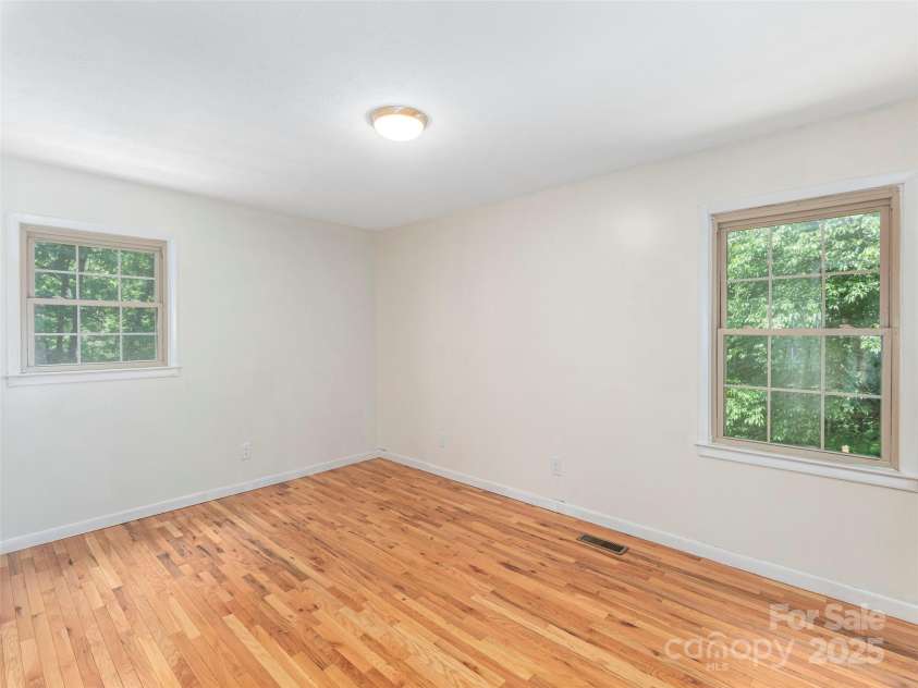 623 Nellie John Drive, Clyde, NC 28721.  MLS# CAR4271648, YatesRealty ID 23189. 