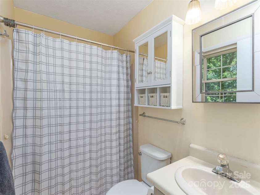 623 Nellie John Drive, Clyde, NC 28721.  MLS# CAR4271648, YatesRealty ID 23189. 