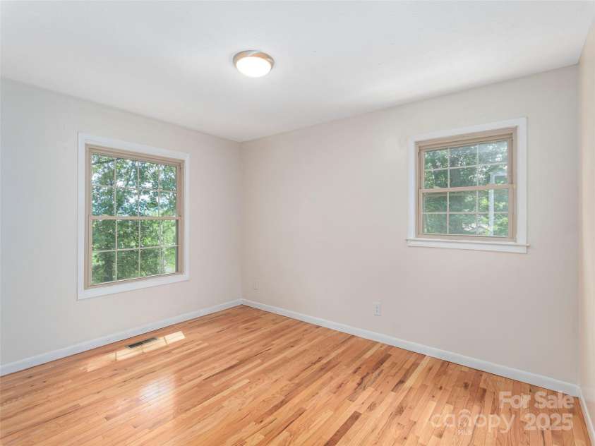 623 Nellie John Drive, Clyde, NC 28721.  MLS# CAR4271648, YatesRealty ID 23189. 