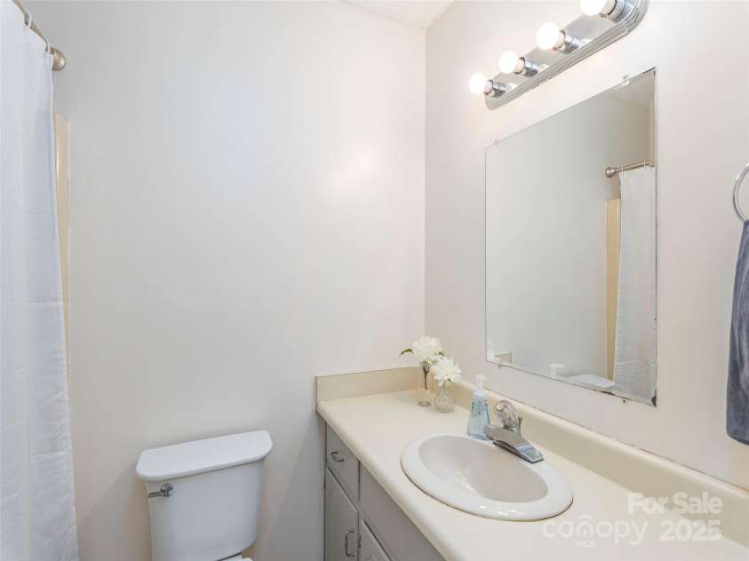 623 Nellie John Drive, Clyde, NC 28721.  MLS# CAR4271648, YatesRealty ID 23189. 