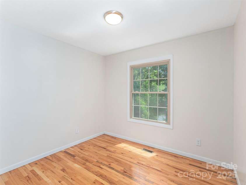 623 Nellie John Drive, Clyde, NC 28721.  MLS# CAR4271648, YatesRealty ID 23189. 