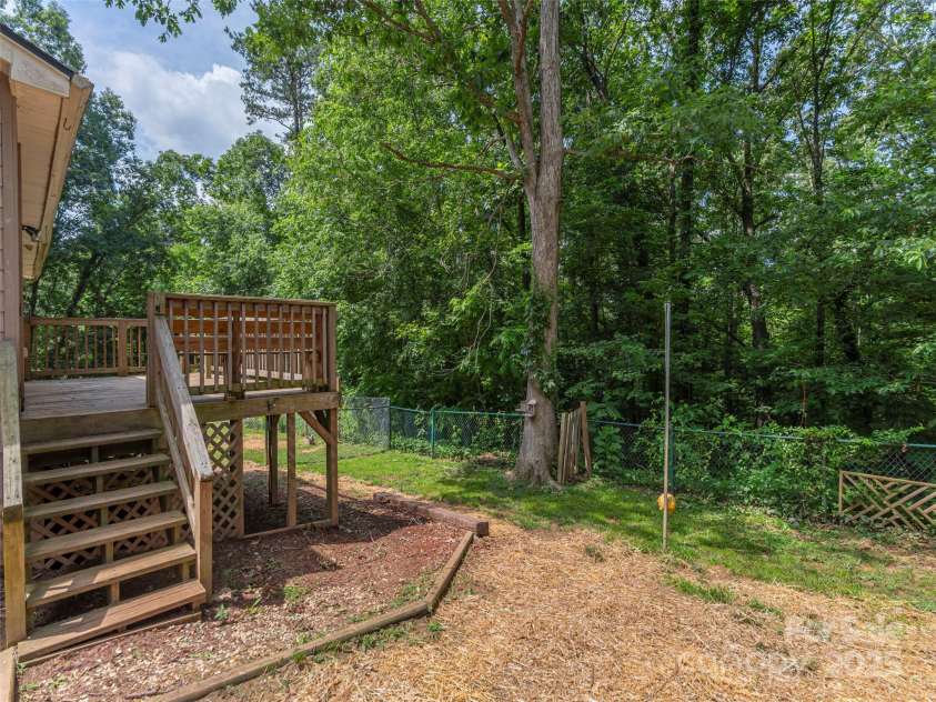 623 Nellie John Drive, Clyde, NC 28721.  MLS# CAR4271648, YatesRealty ID 23189. 
