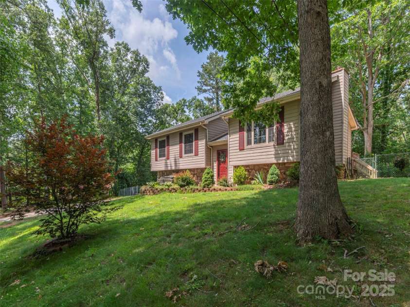 623 Nellie John Drive, Clyde, NC 28721.  MLS# CAR4271648, YatesRealty ID 23189. 