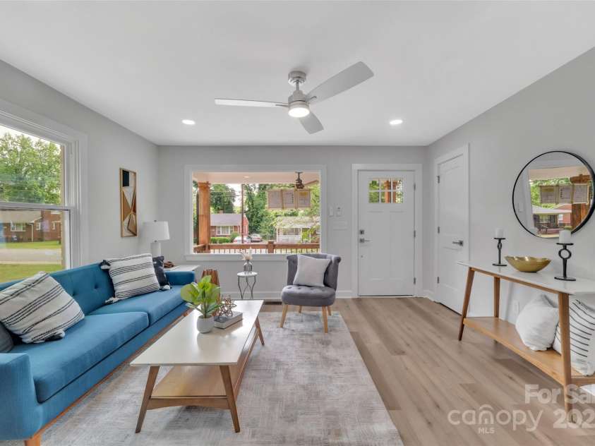 1829 Jennings Street, Charlotte, NC 28216.  MLS# CAR4257528, YatesRealty ID 23190. 