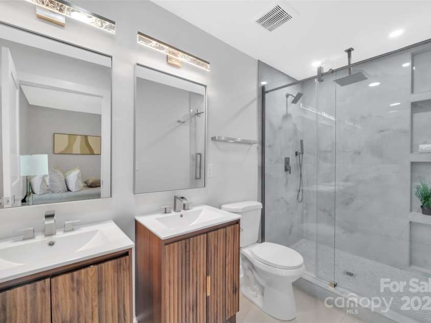 1829 Jennings Street, Charlotte, NC 28216.  MLS# CAR4257528, YatesRealty ID 23190. 