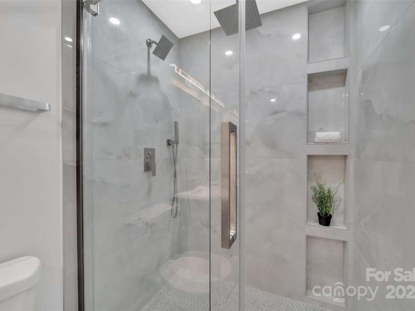 1829 Jennings Street, Charlotte, NC 28216.  MLS# CAR4257528, YatesRealty ID 23190. 
