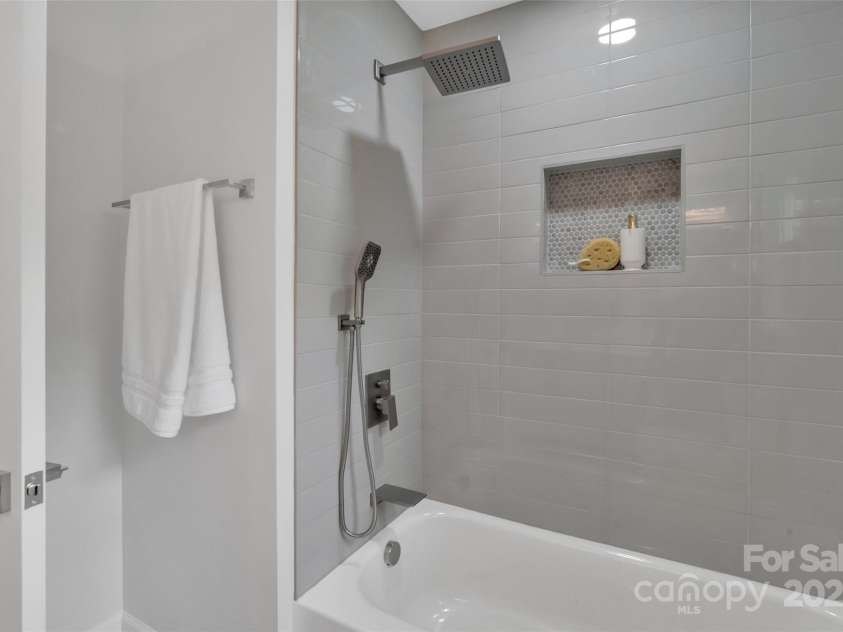 1829 Jennings Street, Charlotte, NC 28216.  MLS# CAR4257528, YatesRealty ID 23190. 