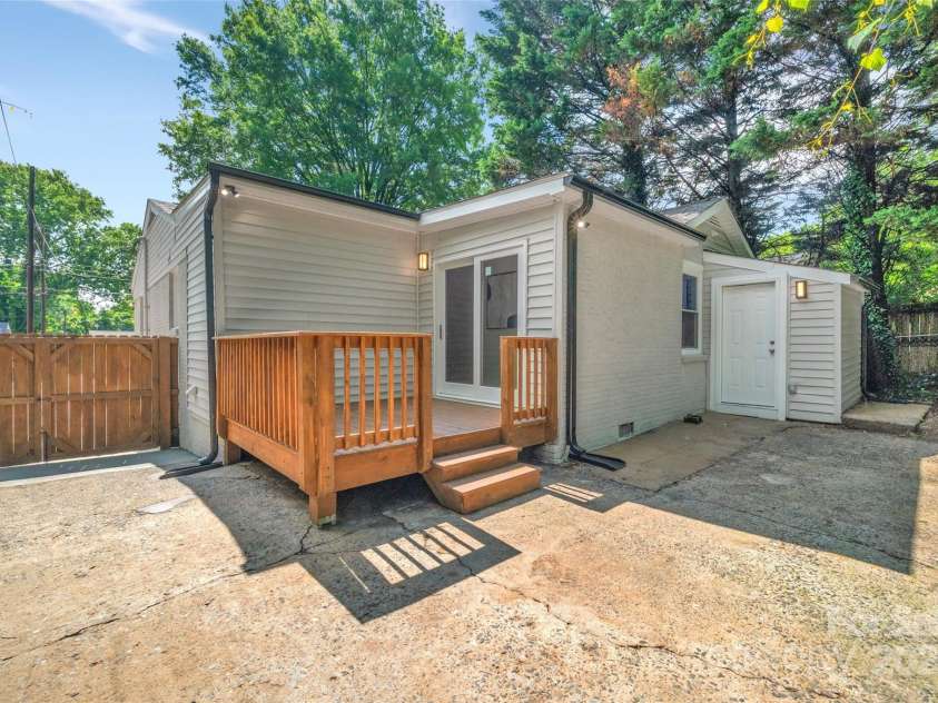 1829 Jennings Street, Charlotte, NC 28216.  MLS# CAR4257528, YatesRealty ID 23190. 