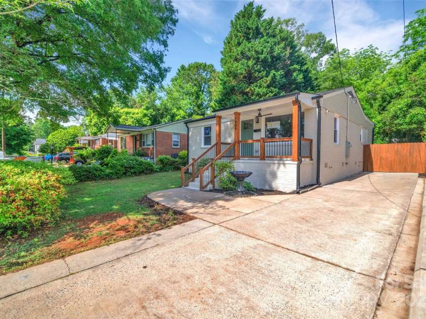 1829 Jennings Street, Charlotte, NC 28216.  MLS# CAR4257528, YatesRealty ID 23190. 