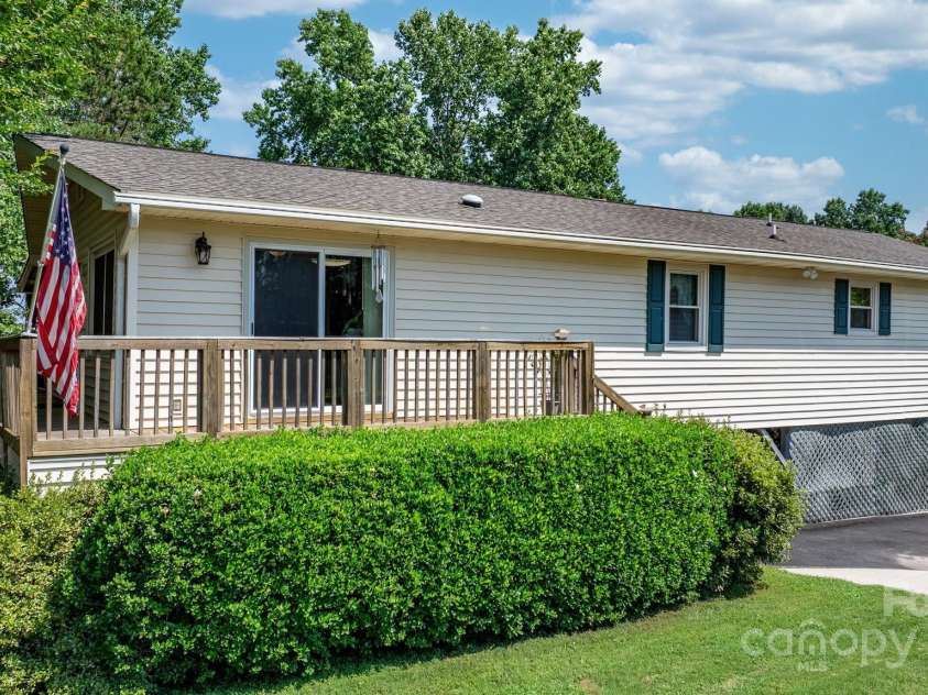 4278 Harbor Lane, Sherrills Ford, NC 28673.  MLS# CAR4275314, YatesRealty ID 23191. 