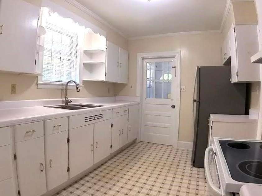 121 Woodland Drive, Chester, SC 29706.  MLS# CAR4275295, YatesRealty ID 23193. 