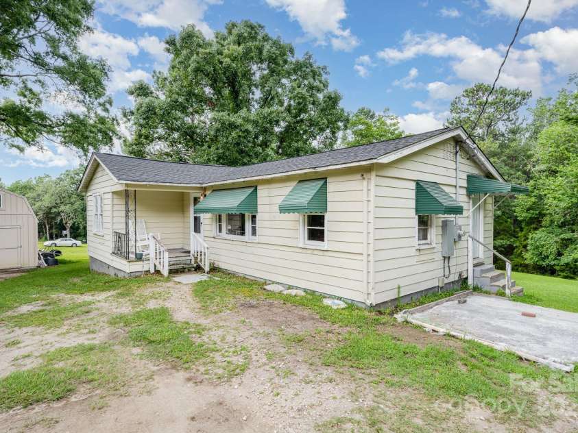 8334 Oaktree Road, Sharon, SC 29742.  MLS# CAR4264149, YatesRealty ID 23194. 