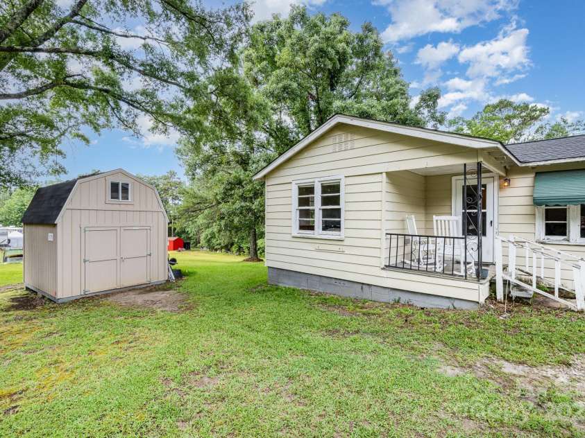 8334 Oaktree Road, Sharon, SC 29742.  MLS# CAR4264149, YatesRealty ID 23194. 