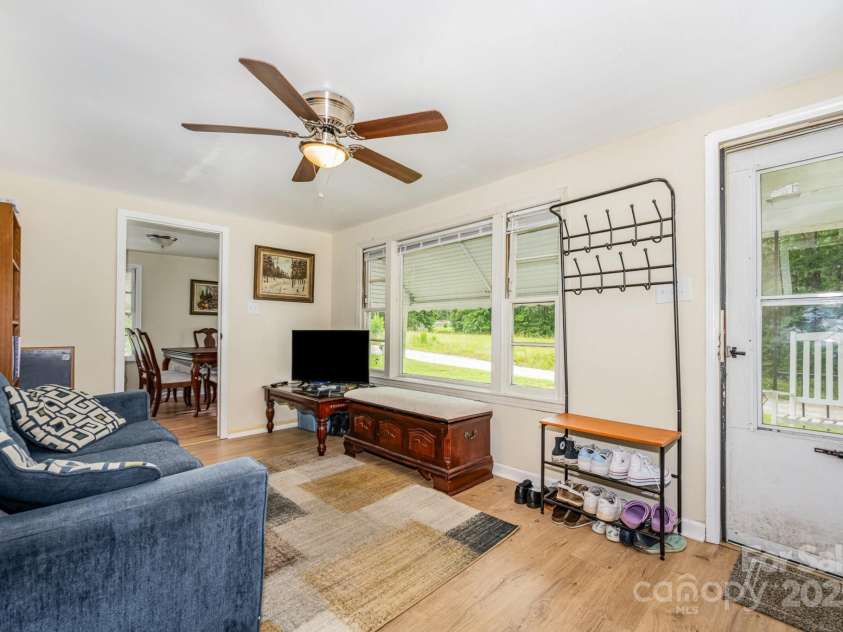 8334 Oaktree Road, Sharon, SC 29742.  MLS# CAR4264149, YatesRealty ID 23194. 