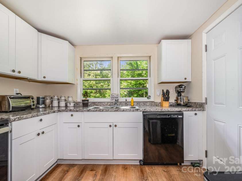 8334 Oaktree Road, Sharon, SC 29742.  MLS# CAR4264149, YatesRealty ID 23194. 