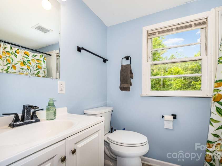 8334 Oaktree Road, Sharon, SC 29742.  MLS# CAR4264149, YatesRealty ID 23194. 