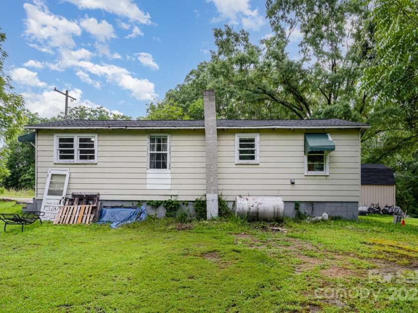 8334 Oaktree Road, Sharon, SC 29742.  MLS# CAR4264149, YatesRealty ID 23194. 