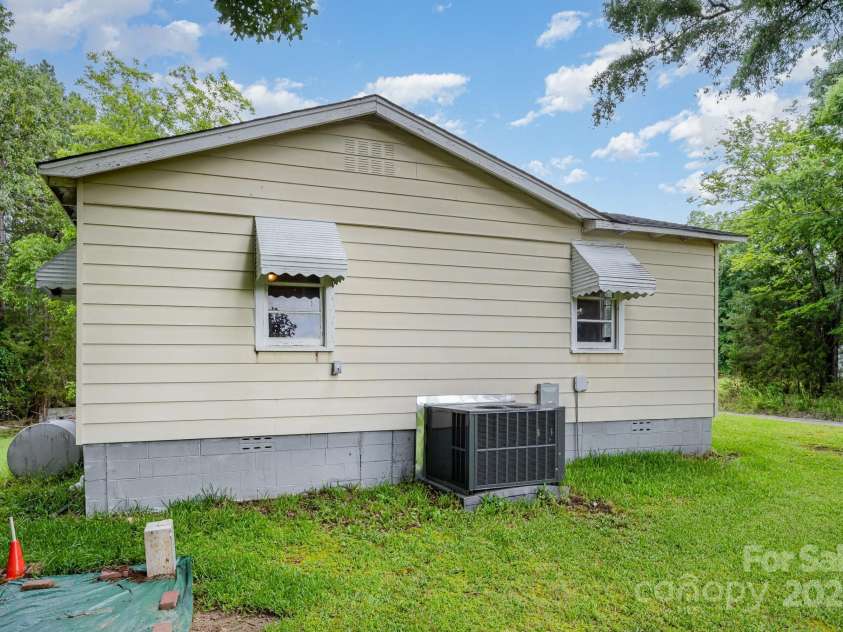 8334 Oaktree Road, Sharon, SC 29742.  MLS# CAR4264149, YatesRealty ID 23194. 