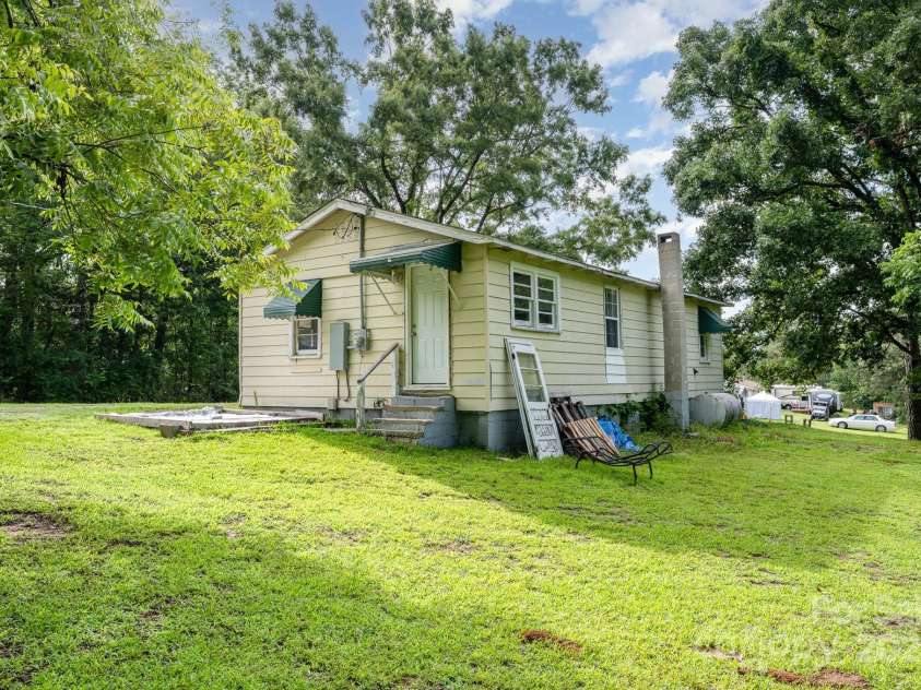 8334 Oaktree Road, Sharon, SC 29742.  MLS# CAR4264149, YatesRealty ID 23194. 