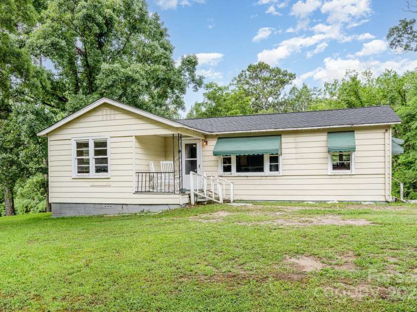 8334 Oaktree Road, Sharon, SC 29742.  MLS# CAR4264149, YatesRealty ID 23194. 