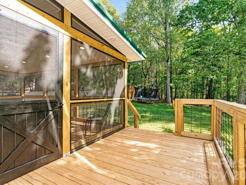 6208 Neptune Drive, Denver, NC 28037.  MLS# CAR4403310, YatesRealty ID 23195. 
