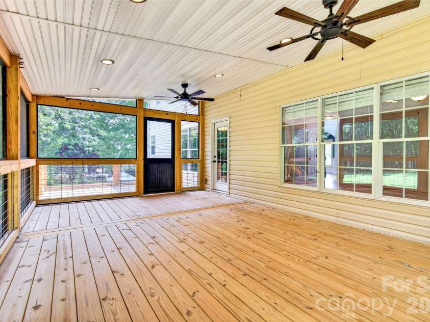 6208 Neptune Drive, Denver, NC 28037.  MLS# CAR4403310, YatesRealty ID 23195. 