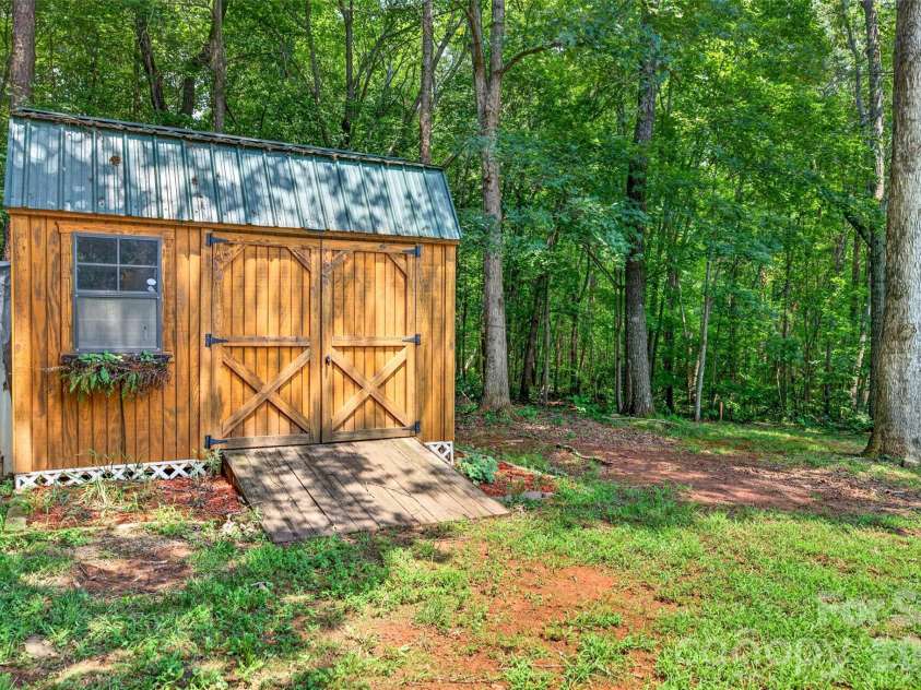 6208 Neptune Drive, Denver, NC 28037.  MLS# CAR4403310, YatesRealty ID 23195. 