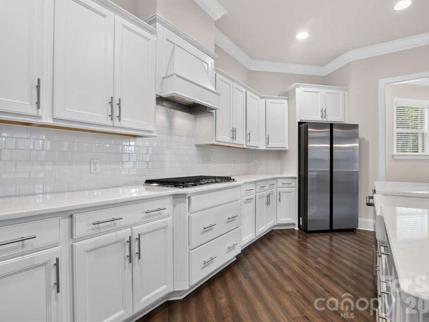 13030 Fen Court, Huntersville, NC 28078.  MLS# CAR4399208, YatesRealty ID 23196. GOURMET KITCHEN