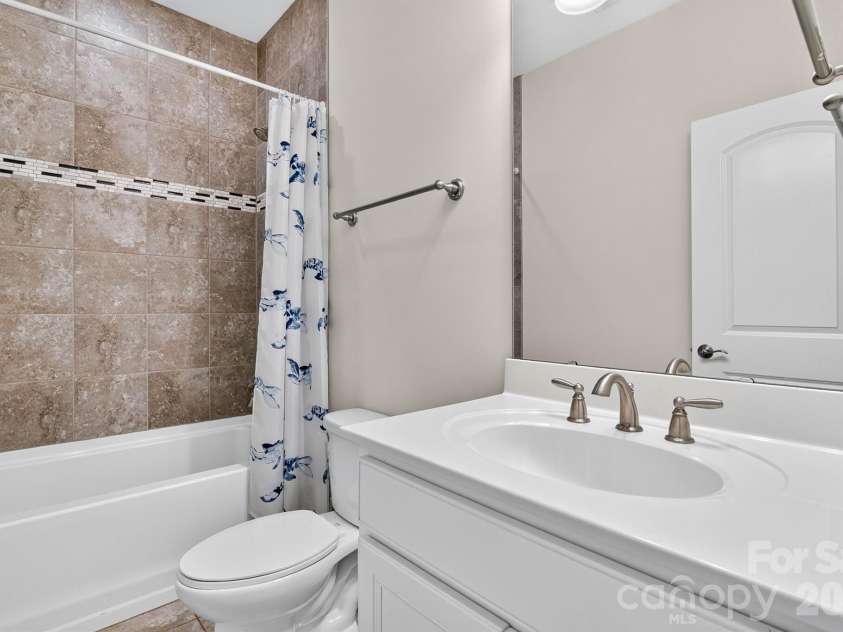13030 Fen Court, Huntersville, NC 28078.  MLS# CAR4399208, YatesRealty ID 23196. SECOND FLOOR BATH