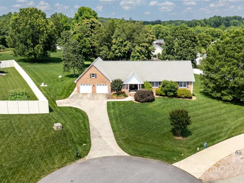 139 Hardwick Drive, Mooresville, NC 28115.  MLS# CAR4270684, YatesRealty ID 23196. 