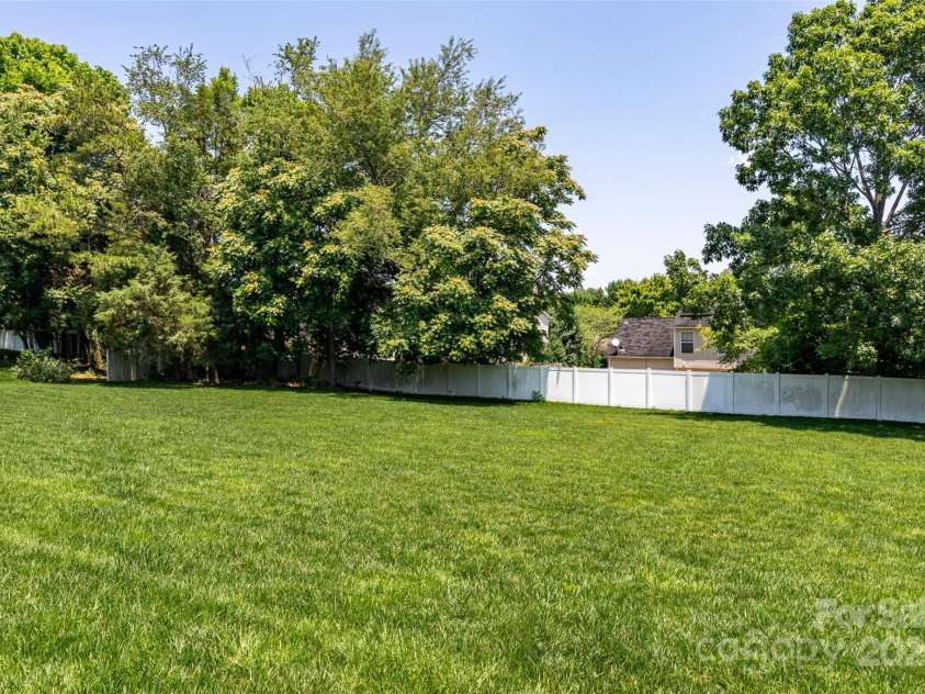 139 Hardwick Drive, Mooresville, NC 28115.  MLS# CAR4270684, YatesRealty ID 23196. 