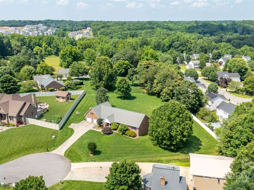 139 Hardwick Drive, Mooresville, NC 28115.  MLS# CAR4270684, YatesRealty ID 23196. 