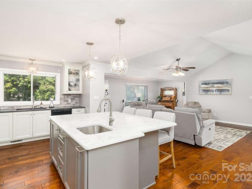 139 Hardwick Drive, Mooresville, NC 28115.  MLS# CAR4270684, YatesRealty ID 23196. Kitchen is open to the family room!